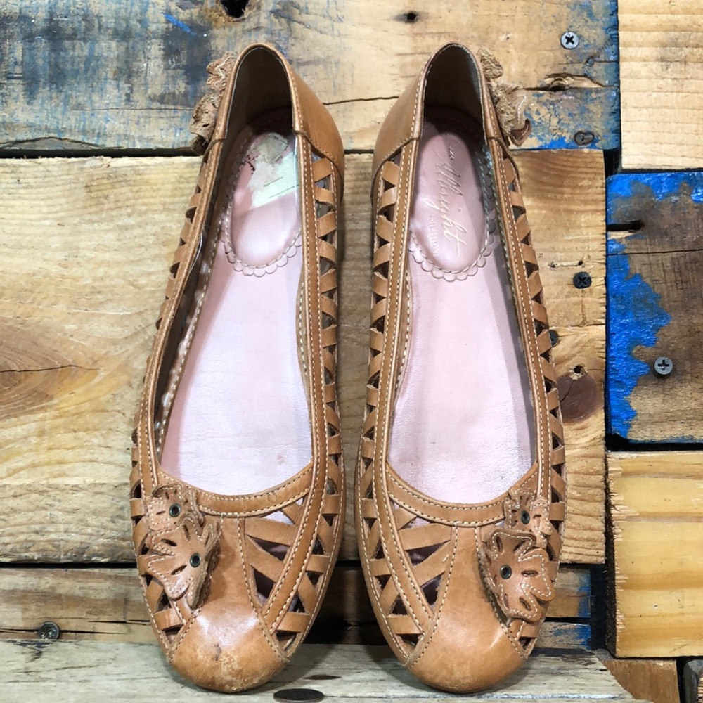 Miss Albright flats flowers aplicación cut out sz 6.5B beige women’s.